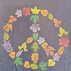 Life is Good women's crusher t-shirt, sz L, navy w/ fall leaves peace sign front